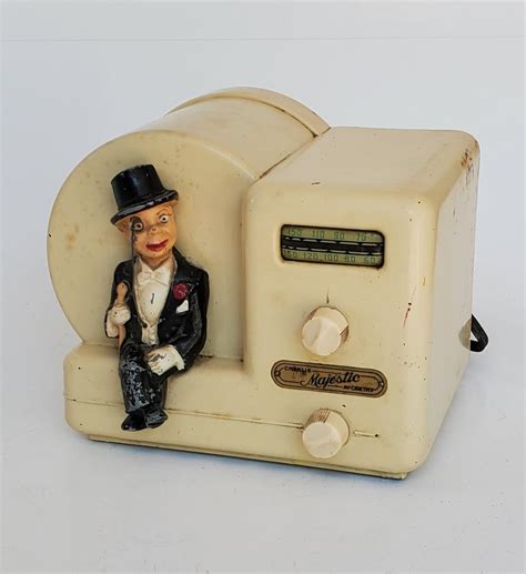 Sold at Auction: 1938 Charlie McCarthy Radio